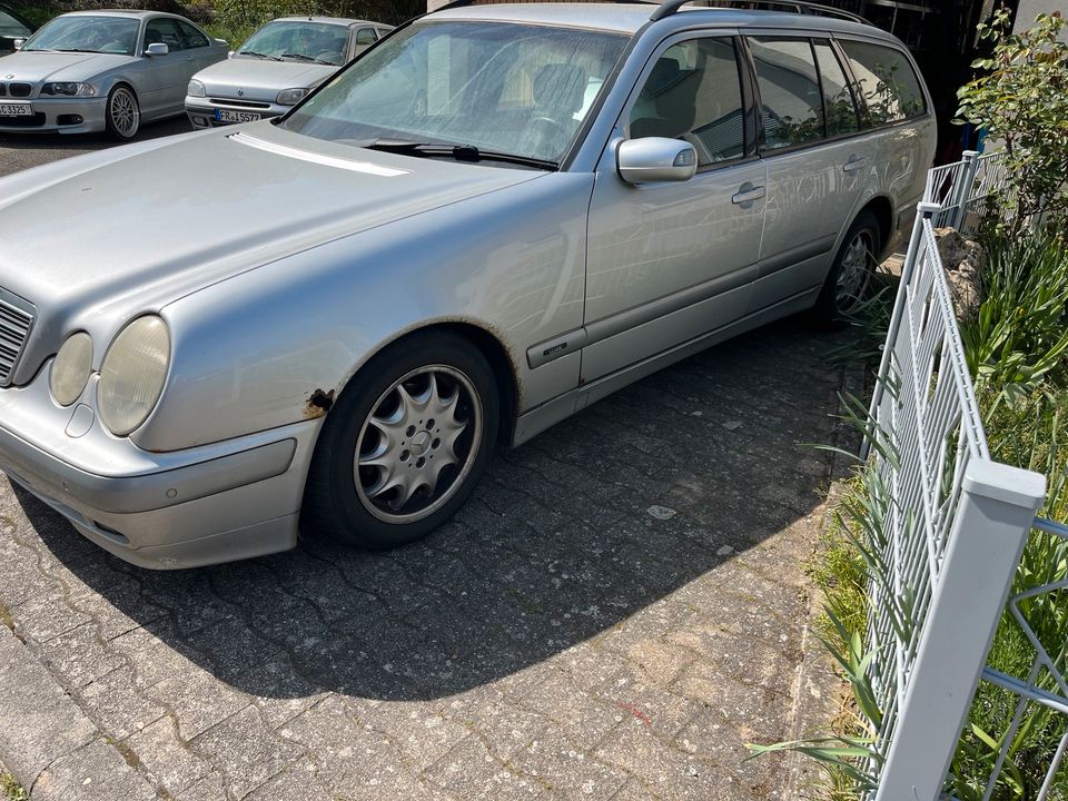 Mercedes E240 in Gottenheim