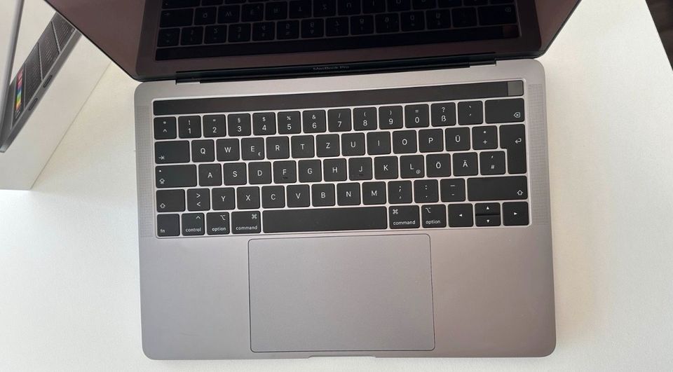 Apple MacBook Pro 13,3 Zoll Space Gray 128GB in Heusweiler