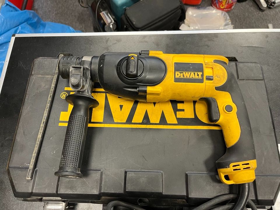 Dewalt D 25013 Kombihammer im Koffer+Bohrerset in Berlin