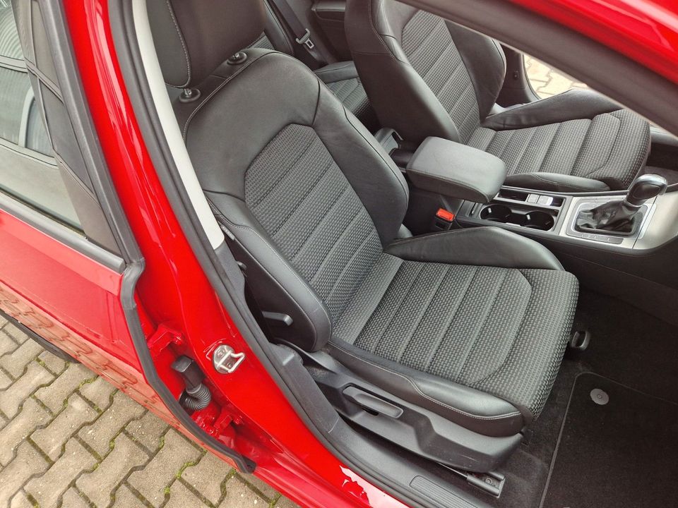 Volkswagen Golf VII Variant Comfortline TDI EU6/Navi/Autom. in Heidenheim an der Brenz