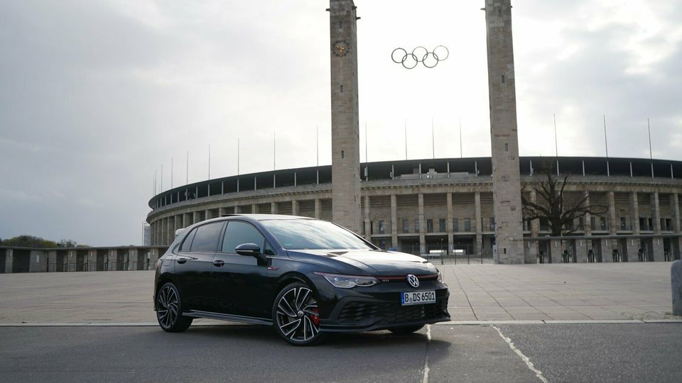 VW Golf 8 GTI Clubsport Autovermietung Mietwagen Automieten Rent a car in Berlin