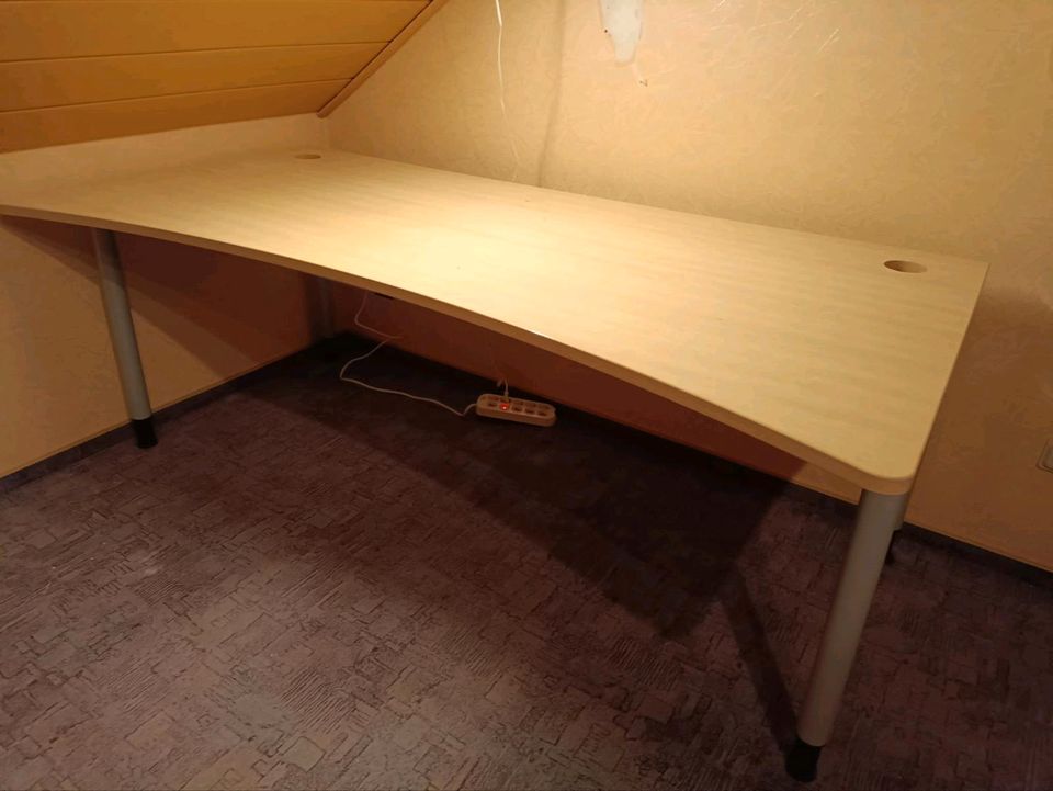 Schreibtisch in Rosbach (v d Höhe)