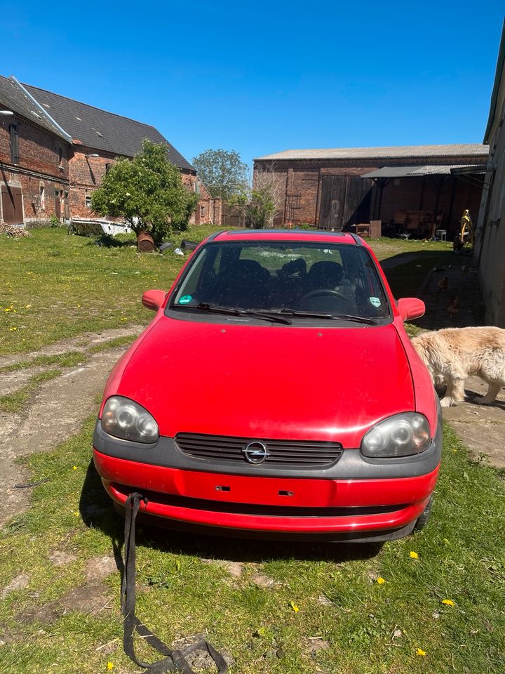 Opel Corsa B ohne Motor und Getriebe Schlachtfest in Leipzig