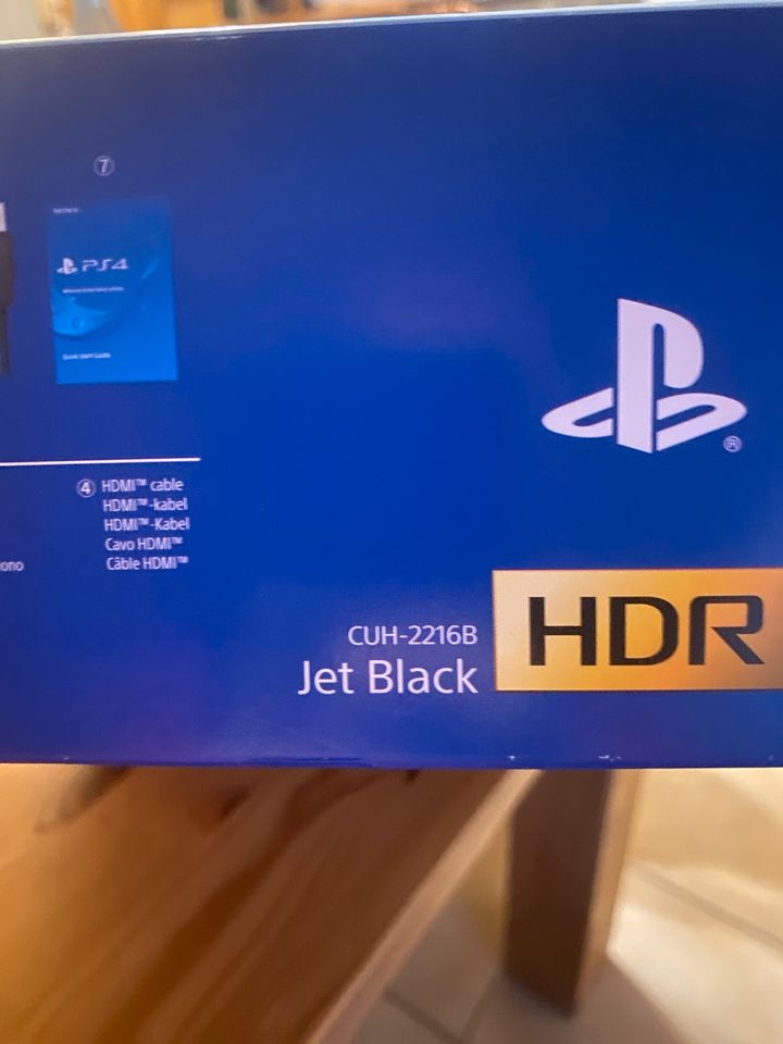 PlayStation 4 Slim 1 TB plus Spiele, Ladestation incl.Aufbewahrun in Ettlingen