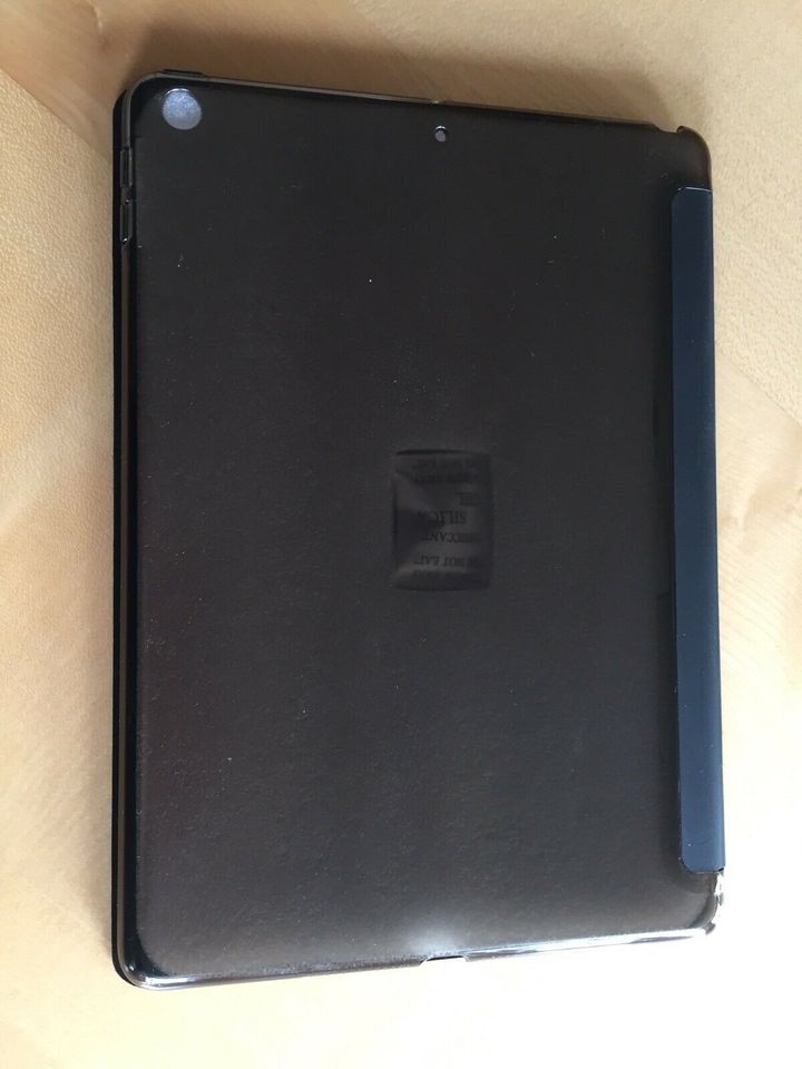 Schutz Hülle für iPad 9,7 Zoll schwarz Neu in Schwabsoien