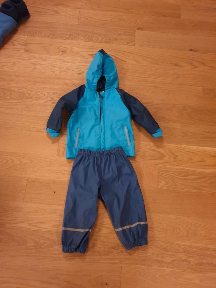 Regenjacke und Regenhose Gr 86/92 in Treben