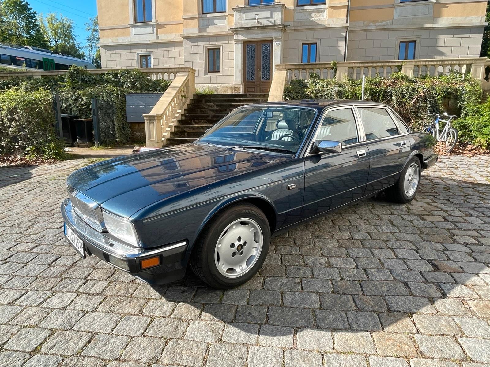 Abbildung des Autos Oldtimer Youngtimer Jagu…