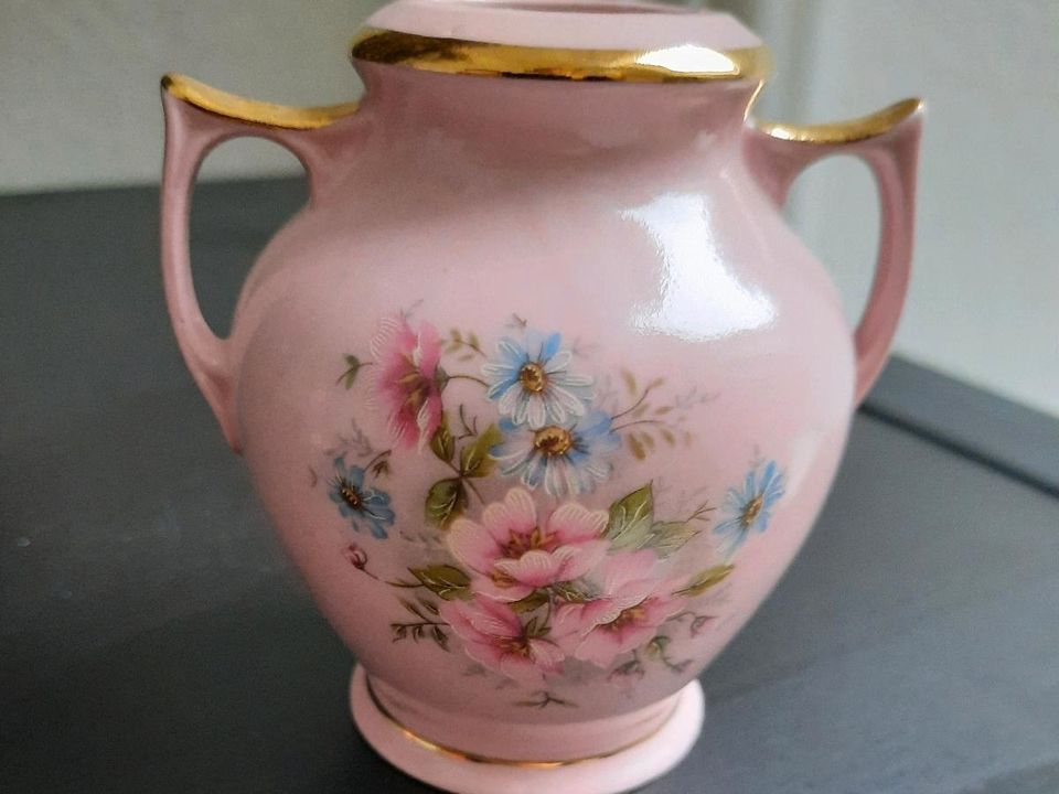 Vase Henkelvase Miniaturvase Porzellan Handbemalt Blüten Deko in Iserlohn