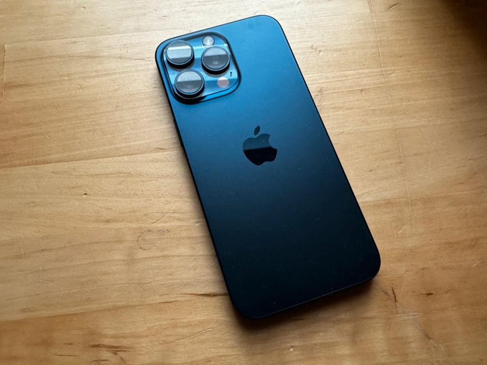 Apple iPhone 15 Pro Max Blue Titanium Titan 1TB - ansehen! in Bingen