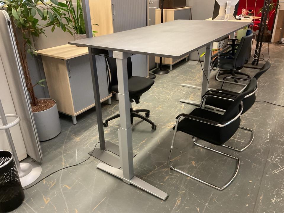 Schreibtisch elektrische höhenverstellbar von KÖNIG NEURATH in Mülheim (Ruhr)