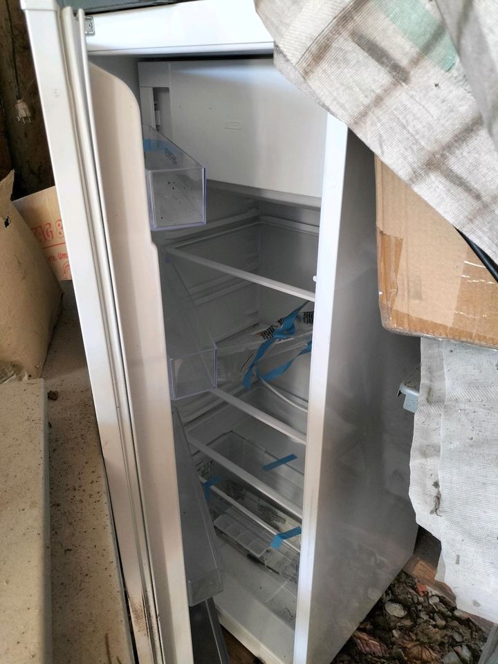 Einbau Kühlschrank, neuwertig. Heute 120 € FP. in Utzedel