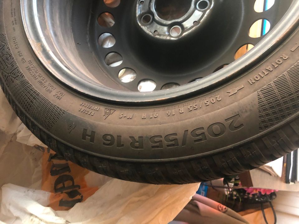 Auto-Winter-Reifen mit Felgen 205/55 R16 H in Kröv