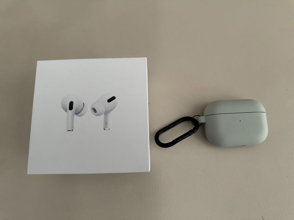 Neuwertige Apple Air Pods Pro mit zusätzlichen Case in München