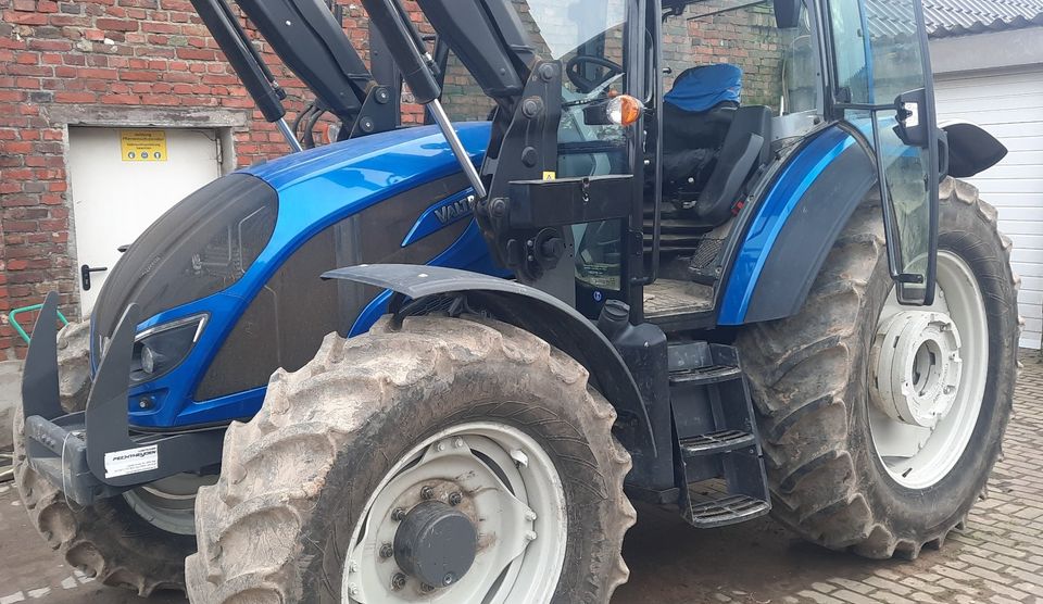 Valtra A114 MH4 mit Frontlader erst 592Bh !!! Bj. 2019 in Rees