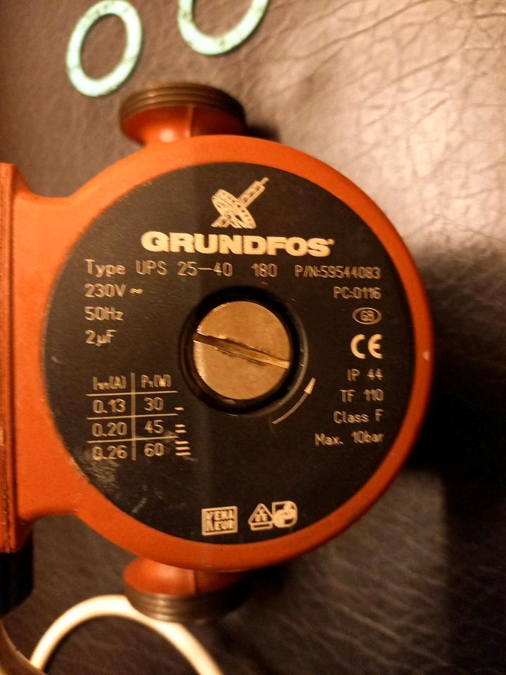 Grundfos UPS 25-40 180 Heizungspumpe Zirkulationspumpe Umweltspum in Aichach