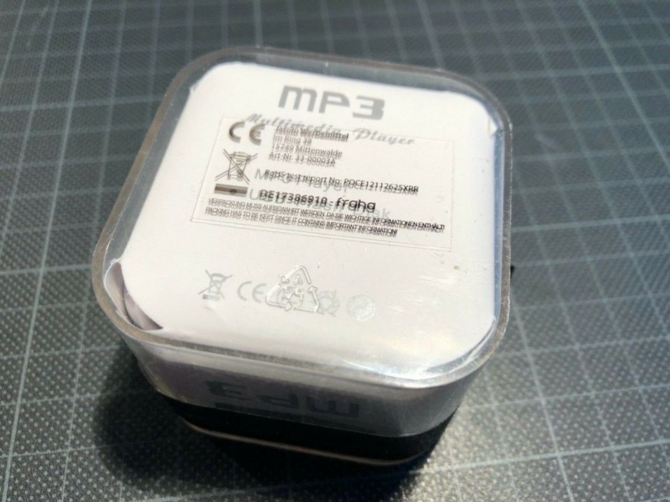 MP3 Mini-Player mit 2GB SD MicroCard, Kopfhörer + Ladekabel in Hamburg