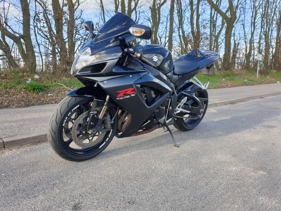 GSX-R750 K7 in Quickborn