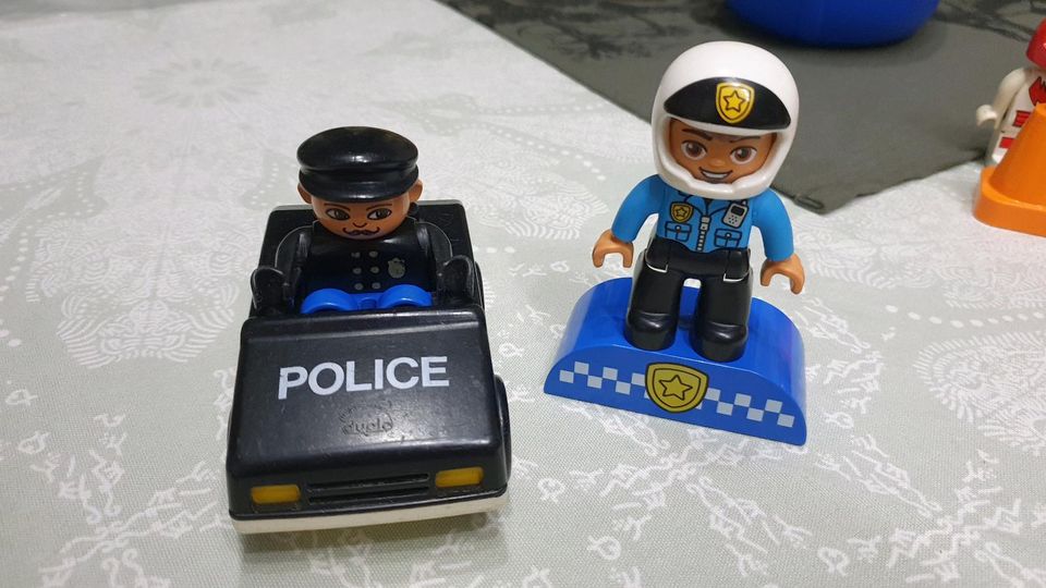 Lego Duplo Zoo Tiere Hunde Cars Polizei Boot in Möser