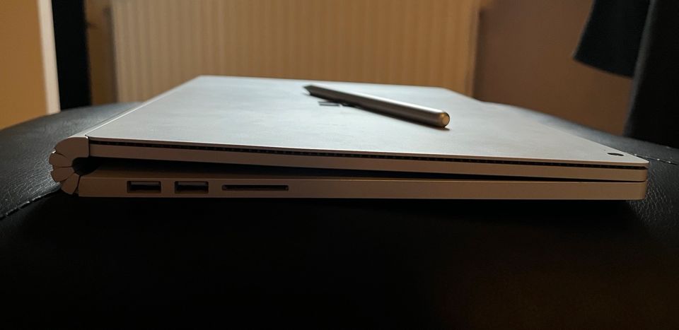 Surface book 3 (16GB RAM, i7 CPU, Geforce GTX 1650) in Minden