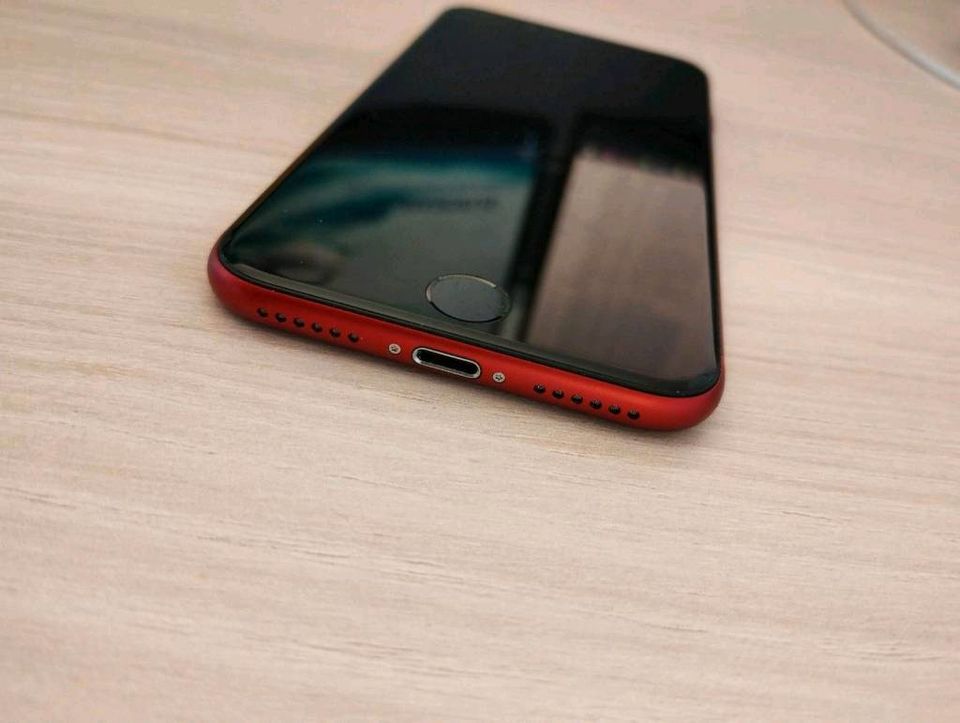 iPhone SE 2022 256 GB red in Bad Homburg