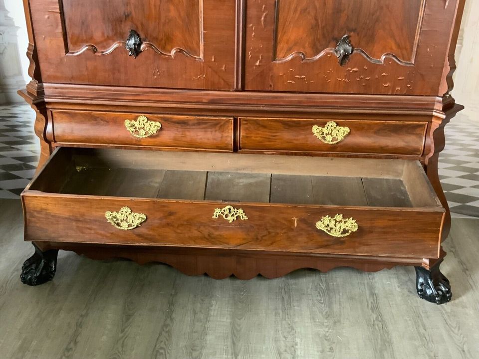 BAROCKKABINETT SCHRANK BAROCKSCHRANK 18/19 TES JHDT NUSSBAUM FURNIER - Versand möglich 99 Euro - Wir sind für Sie da lokal in 86830 Schwabmünchen oder online ARTHOME24 in Schwabmünchen