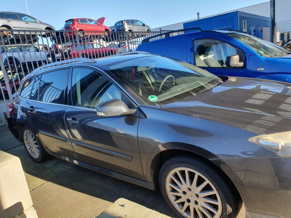 Schlachtfest! Renault Laguna Grandtour 1,8l Benzin 88KW 120PS Bj. 07/09 in Hünxe