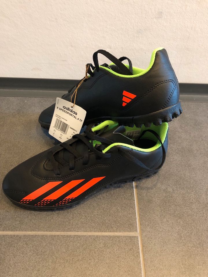 Adidas Fußballschuhe 38 2/3, Multinocken in Worms