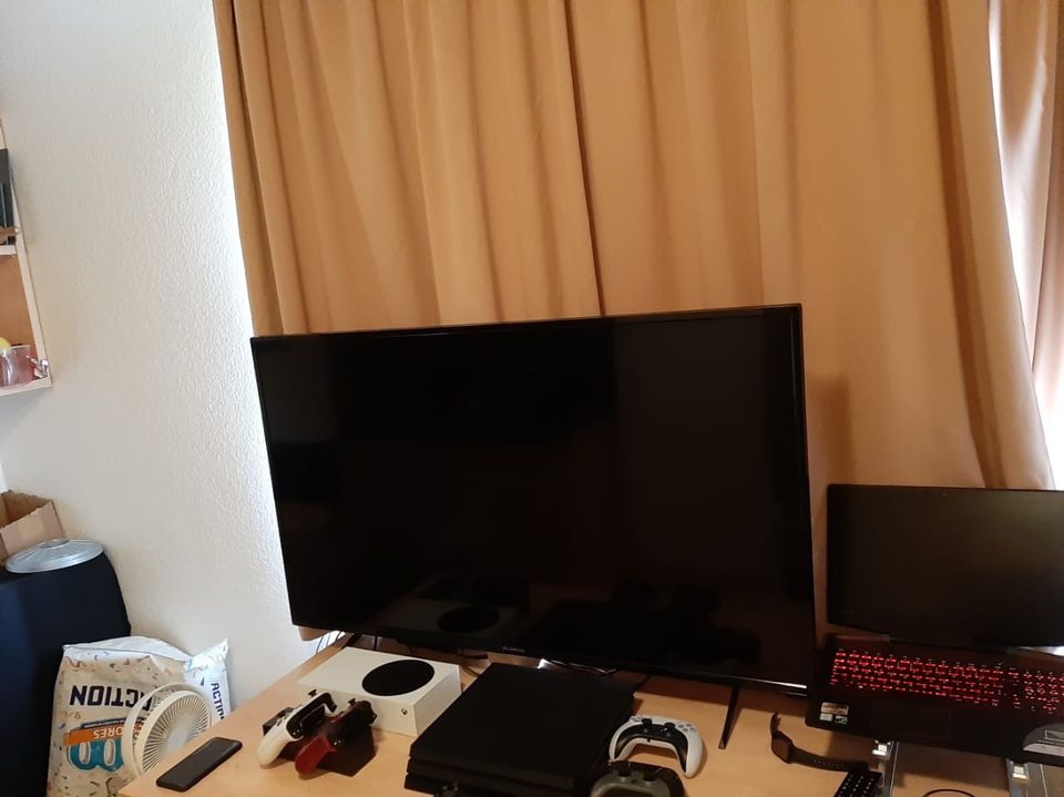 Xbox series s + 2 controllers + Ladegeräte + OVp in Duisburg