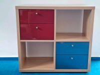 Kommode Kinderzimmer buchefarben rot blau 85x80x40 Schubladen Nordrhein-Westfalen - Würselen Vorschau