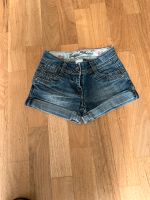 Jeansshorts Mädchen 128 Nordrhein-Westfalen - Solingen Vorschau