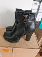 Schwarze Plateau Stiefeletten- Größe 39 Düsseldorf - Eller Vorschau