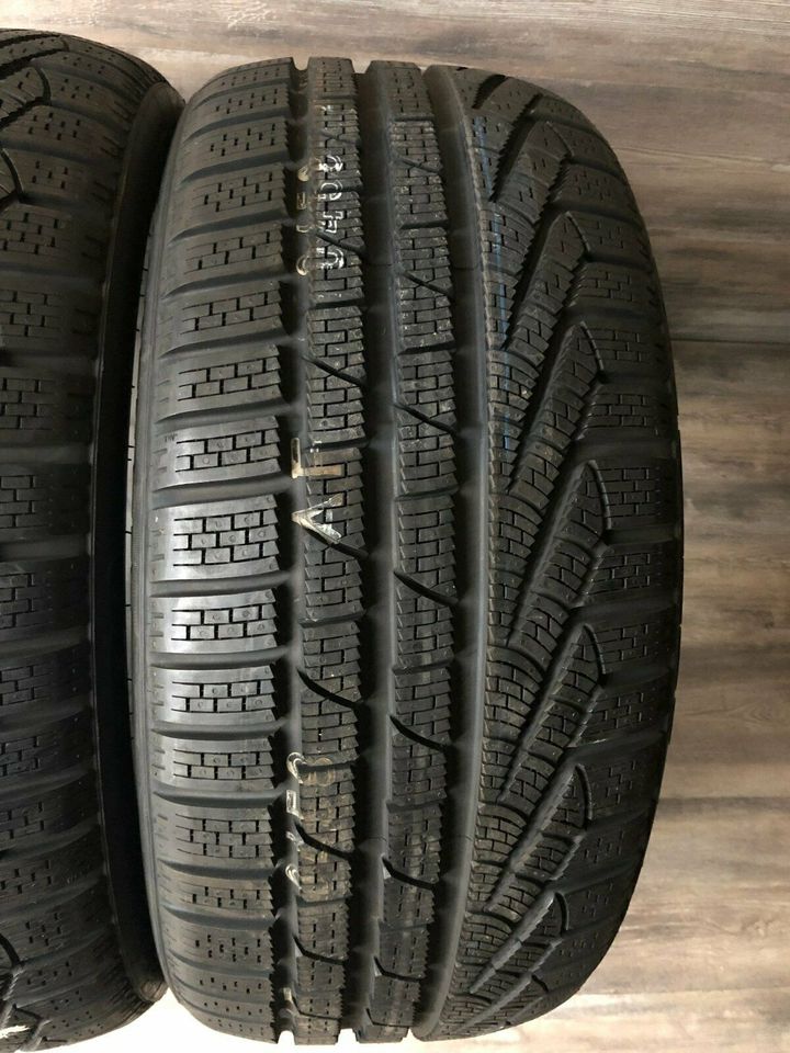 2 Winterreifen Pirelli Sottozero Winter 240 235/40R19 92V Nr.K in Göppingen