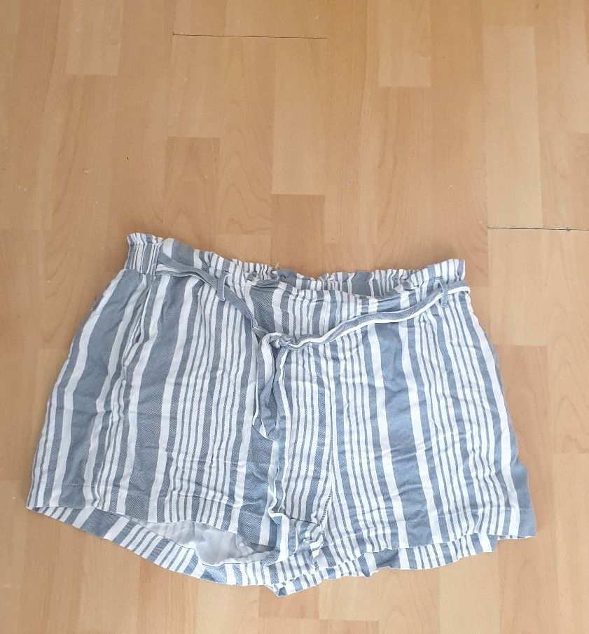 Damen Shorts in Essen