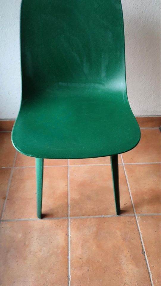 Ikea Stuhl aus grünem Recyklingmaterial in Friedberg