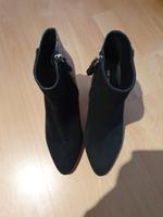 11 Paar Damenstiefel 9 Paar Pumps aufbewahrt. 100 Berlin - Charlottenburg Vorschau