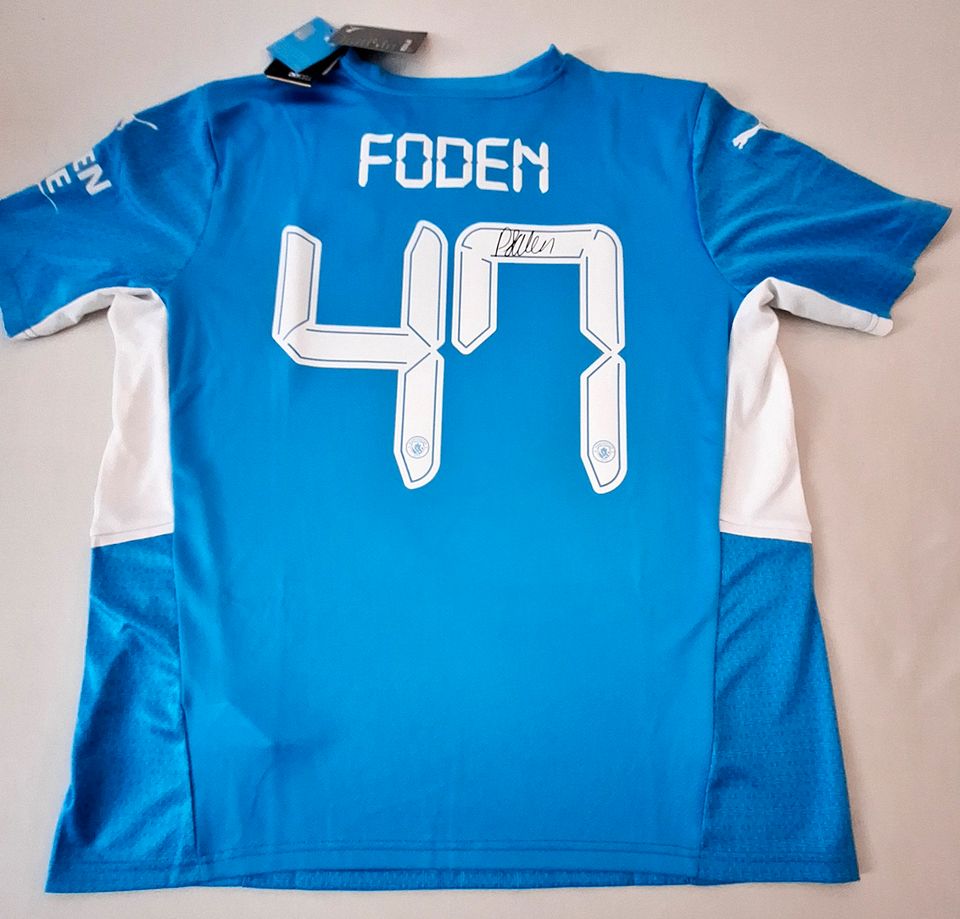 PHIL FODEN * handsigniertes ManCity-Trikot * COA-Zertifikat in München