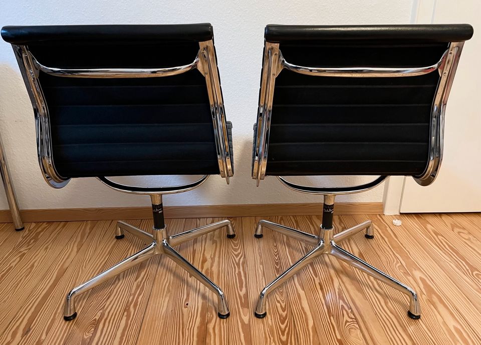 Vitra Eames Alu Chair EA 105 Leder schwarz in Ettlingen