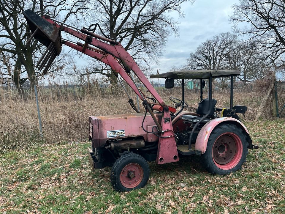 IFA UT082 Traktor mit Hubarm einer von nur 1000Stk in Herzberg/Elster