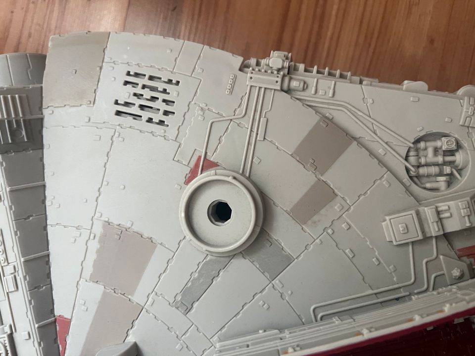 Millennium Falcon mit Licht und Sound von Hasbro/ Nerf in Husum