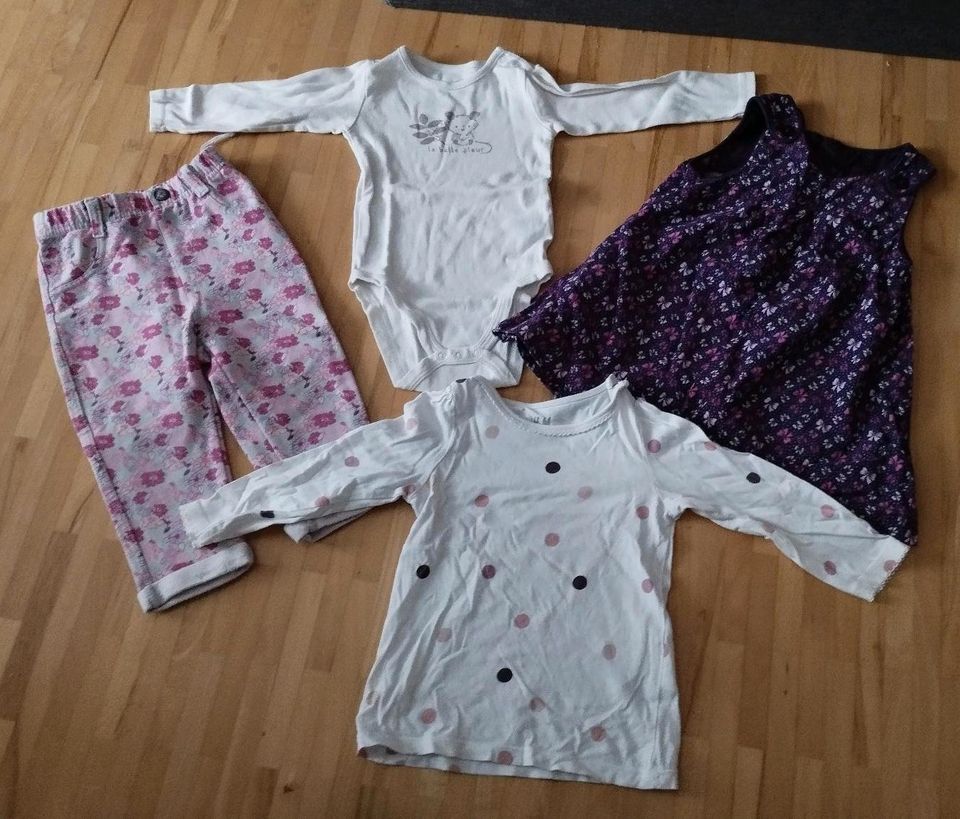 Kleines Kleiderpaket Größe 80 Mädchen in Heitersheim