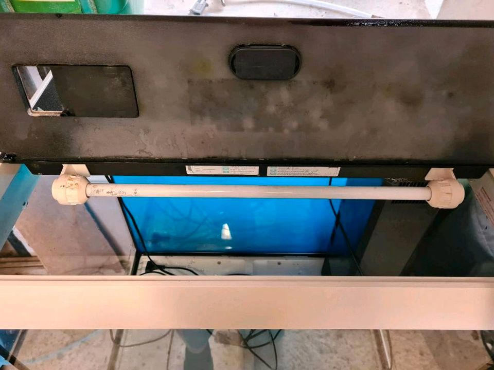 Juwel Aquarium 120L, mit Unterschrank, Futterautomat in Marklohe