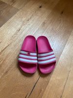 Adidas Badeschuhe in Größe 30 / 31 - Sandalen Adiletten pink Neuhausen-Nymphenburg - Neuhausen Vorschau