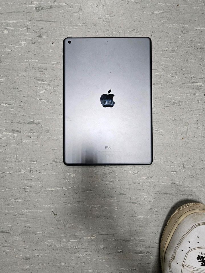 iPad 7te Generation mit Apple Id Sperre in Saarbrücken