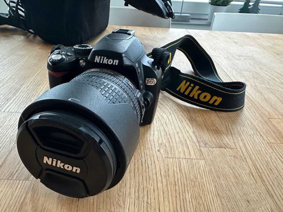 Nikon D60 inkl. Zubehör in Aachen