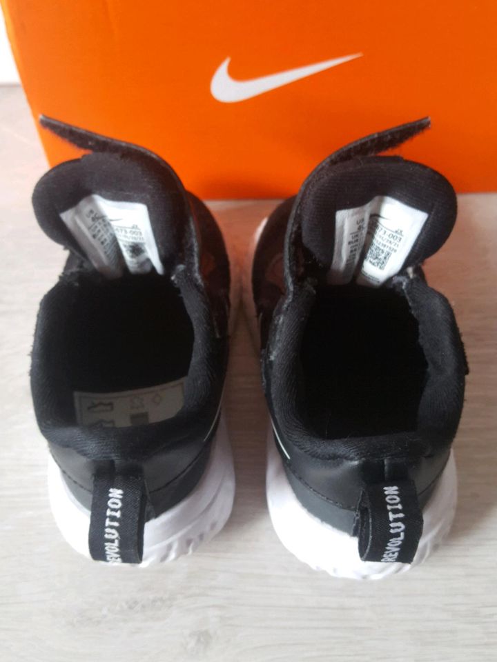 Nike Gr.19.5 Revolution Kinderschuhe Sneaker Turnschuhe Babyschuh in Gelsenkirchen