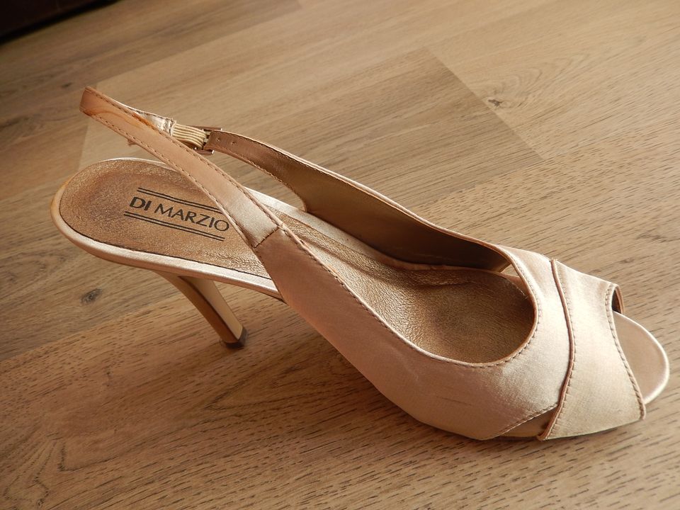 Pumps/ High Heels Gr. 39, beige/ sand/ creme/ haut/ gold/ nude in Brühl