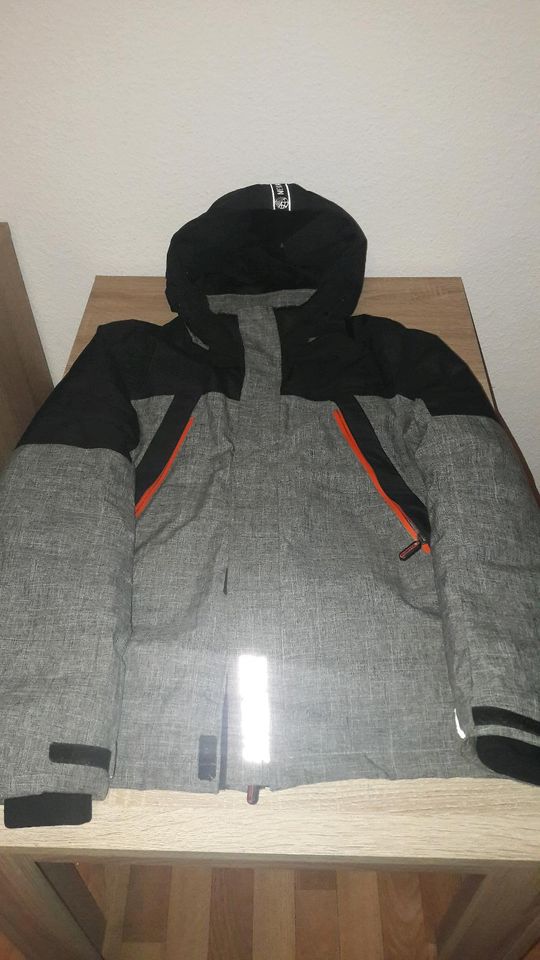 Winterjacke Jungen Gr. 176 ( s. Fotos) zu verkaufen in Marburg