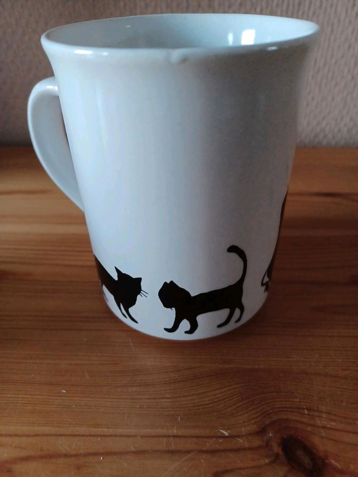 Tassen / Kaffeebecher / Teebecher mit Katzenmotiv in Neudorf-Bornstein