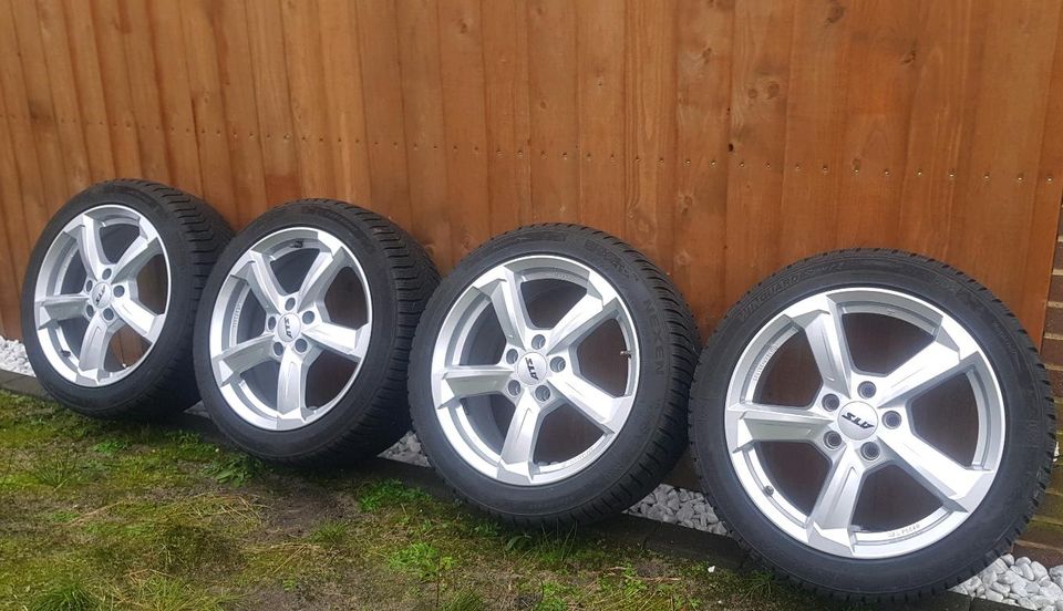 17" Winterreifen auf Alufelgen VW Golf 8 in Bremen