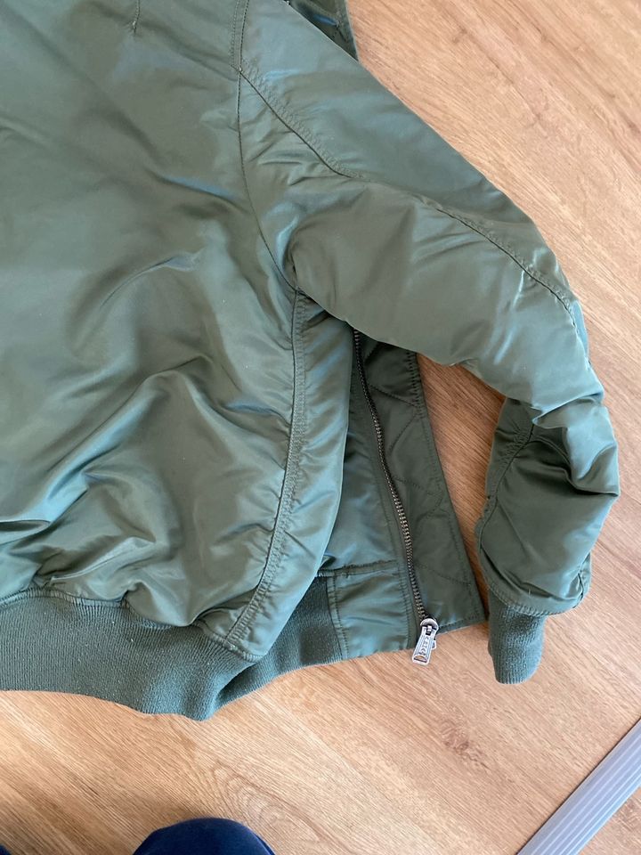 Alpha Industries MA-1 Hooded Oliv Bomberjacke Größe L in Bissendorf